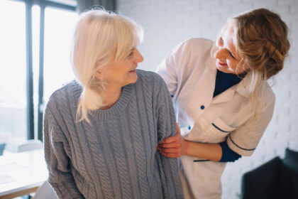 Comment évaluer la qualité d’un service d’aide à domicile à Hyères ?