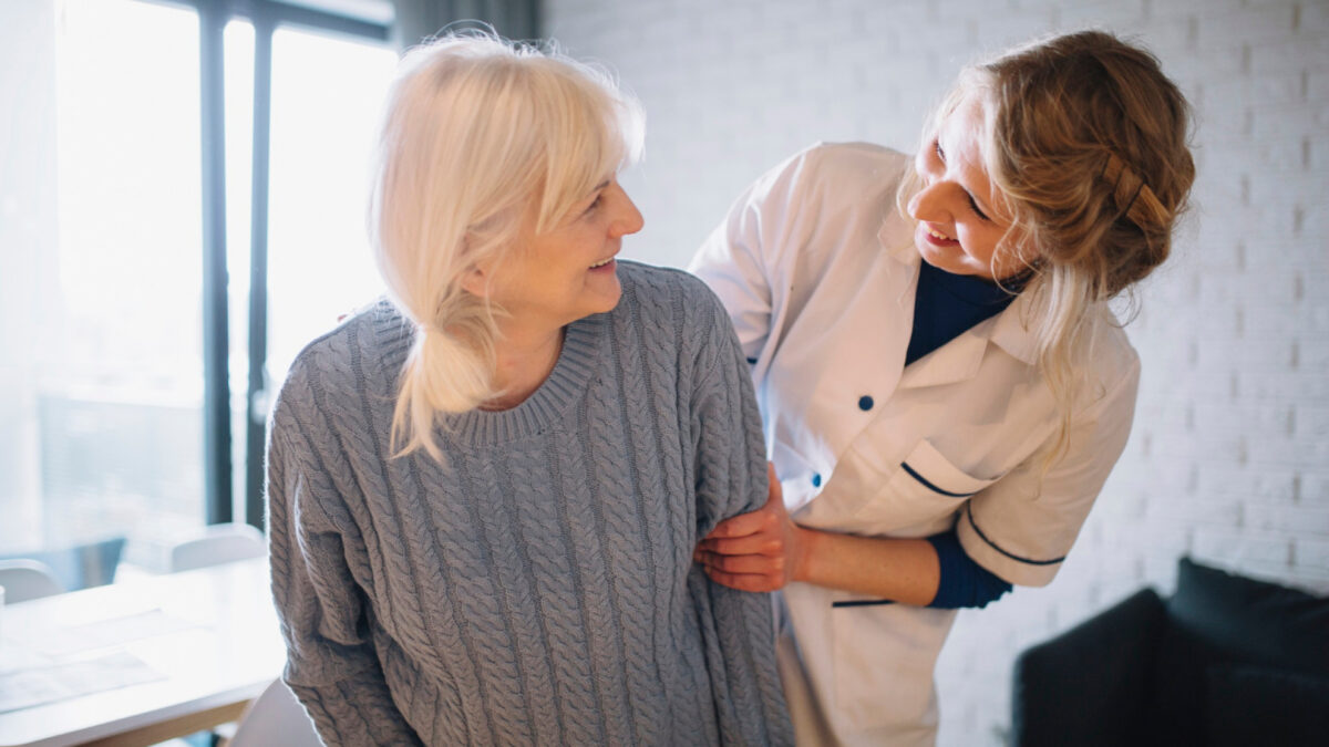 Comment évaluer la qualité d’un service d’aide à domicile à Hyères ?