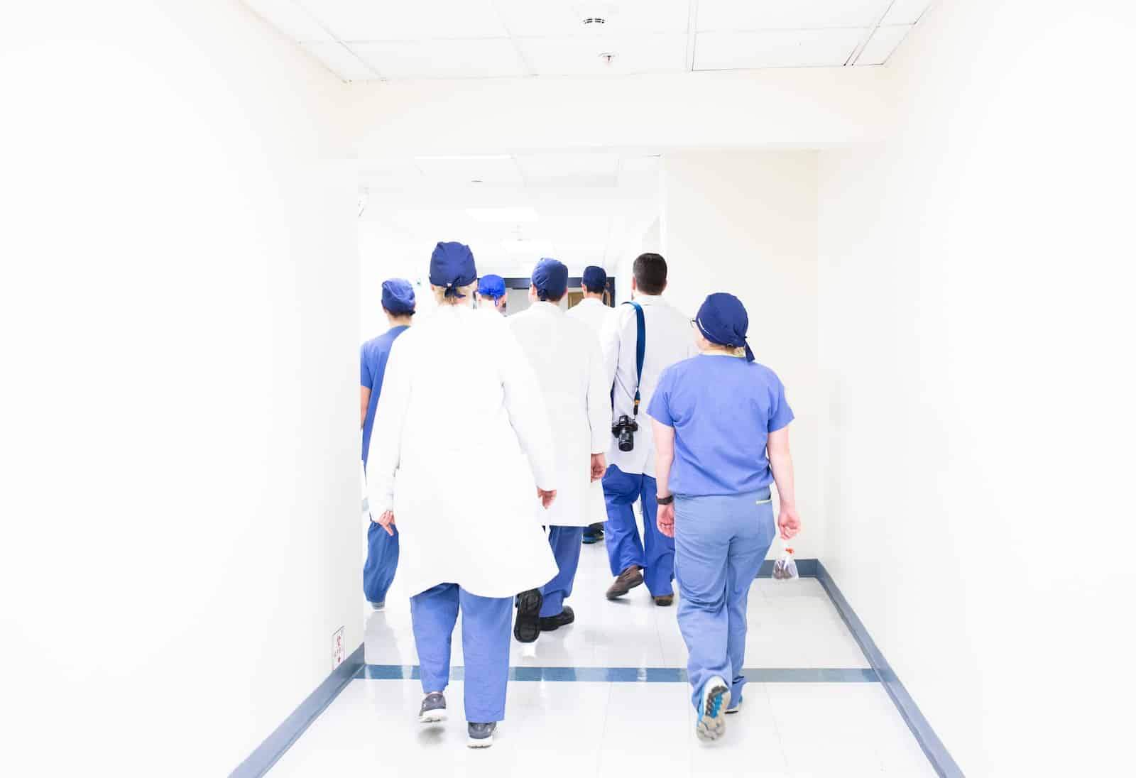 Quels sont les éléments à prendre en compte lors de l'achat d'une blouse médicale ? 