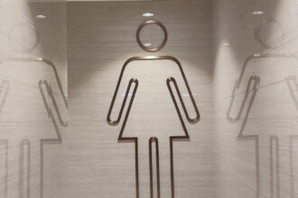 Protections hygiéniques au travail et dans les lieux collectifs : pourquoi l'accès sur place change tout ?