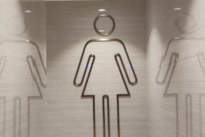 Protections hygiéniques au travail et dans les lieux collectifs : pourquoi l'accès sur place change tout ?