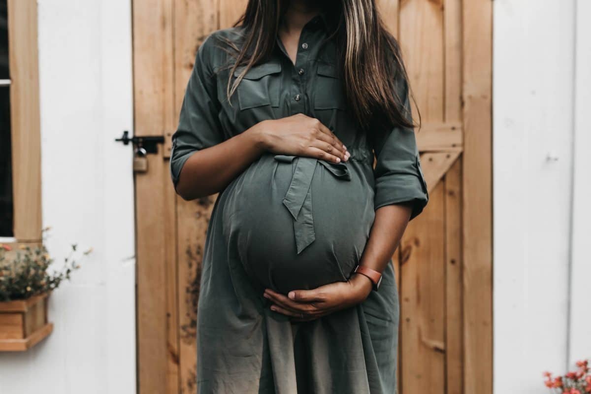 Les pertes marron pendant la grossesse : quand faut-il s'inquiéter ? 