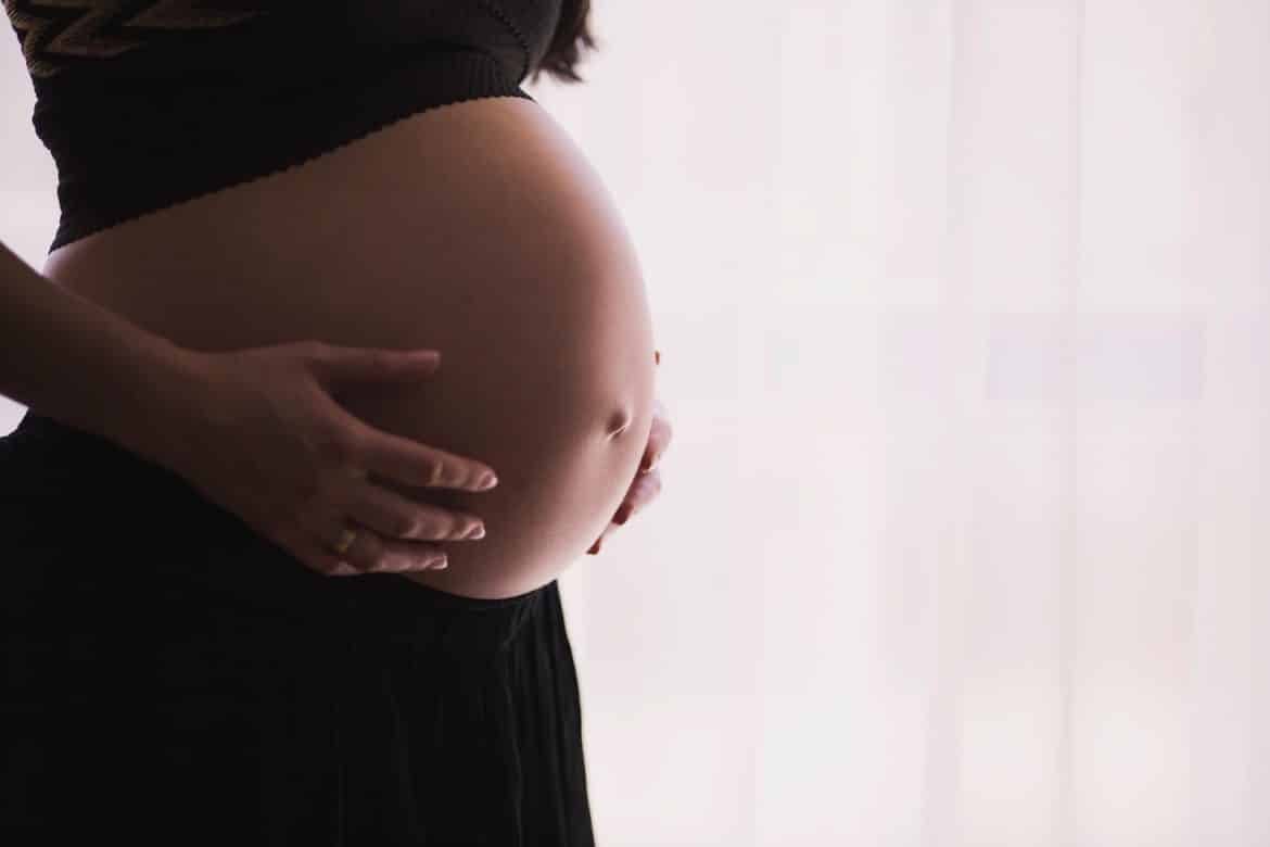 Les pertes marron pendant la grossesse : quand faut-il s'inquiéter ?